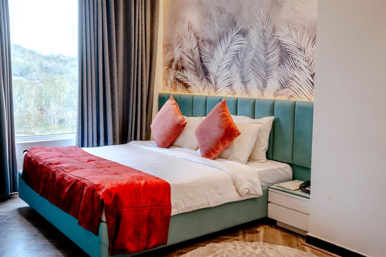 Redwood Resort Панчкула Екстериор снимка