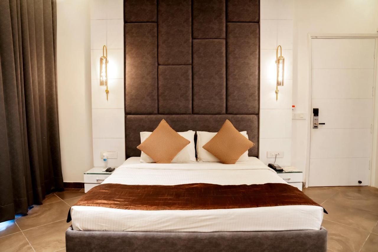 Redwood Resort Панчкула Екстериор снимка
