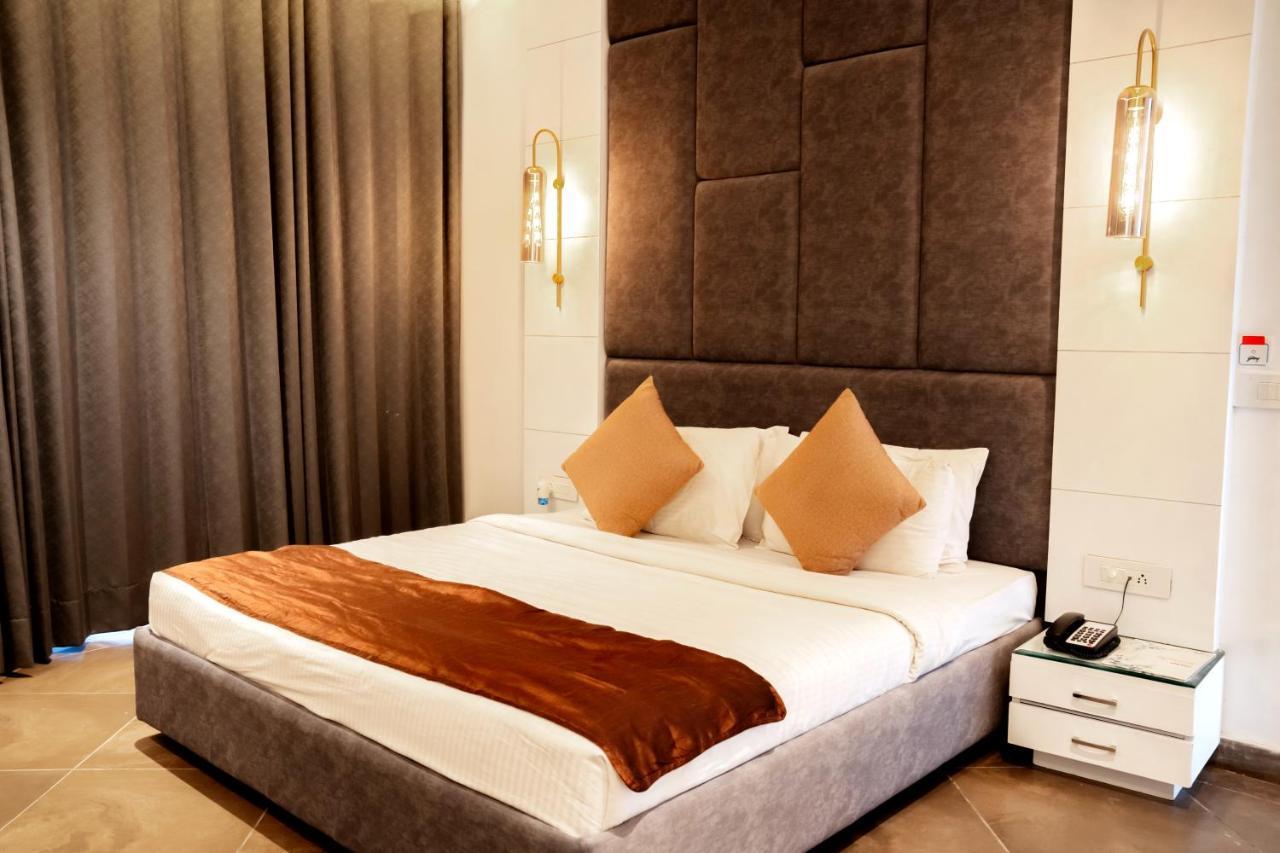Redwood Resort Панчкула Екстериор снимка