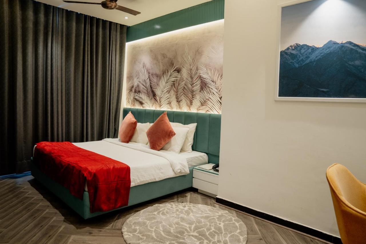 Redwood Resort Панчкула Екстериор снимка