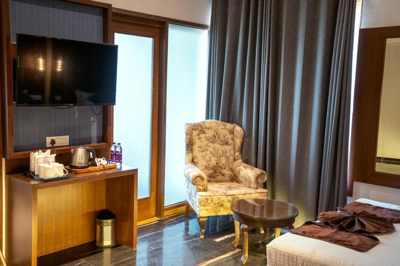Redwood Resort Панчкула Екстериор снимка