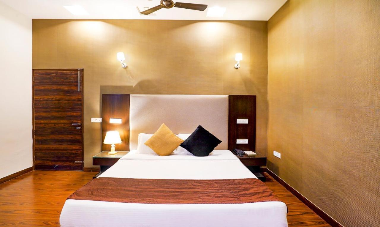 Redwood Resort Панчкула Екстериор снимка