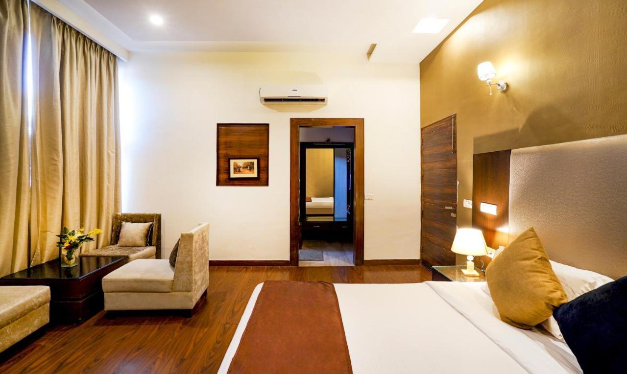 Redwood Resort Панчкула Екстериор снимка