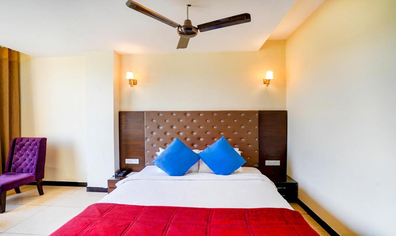 Redwood Resort Панчкула Екстериор снимка