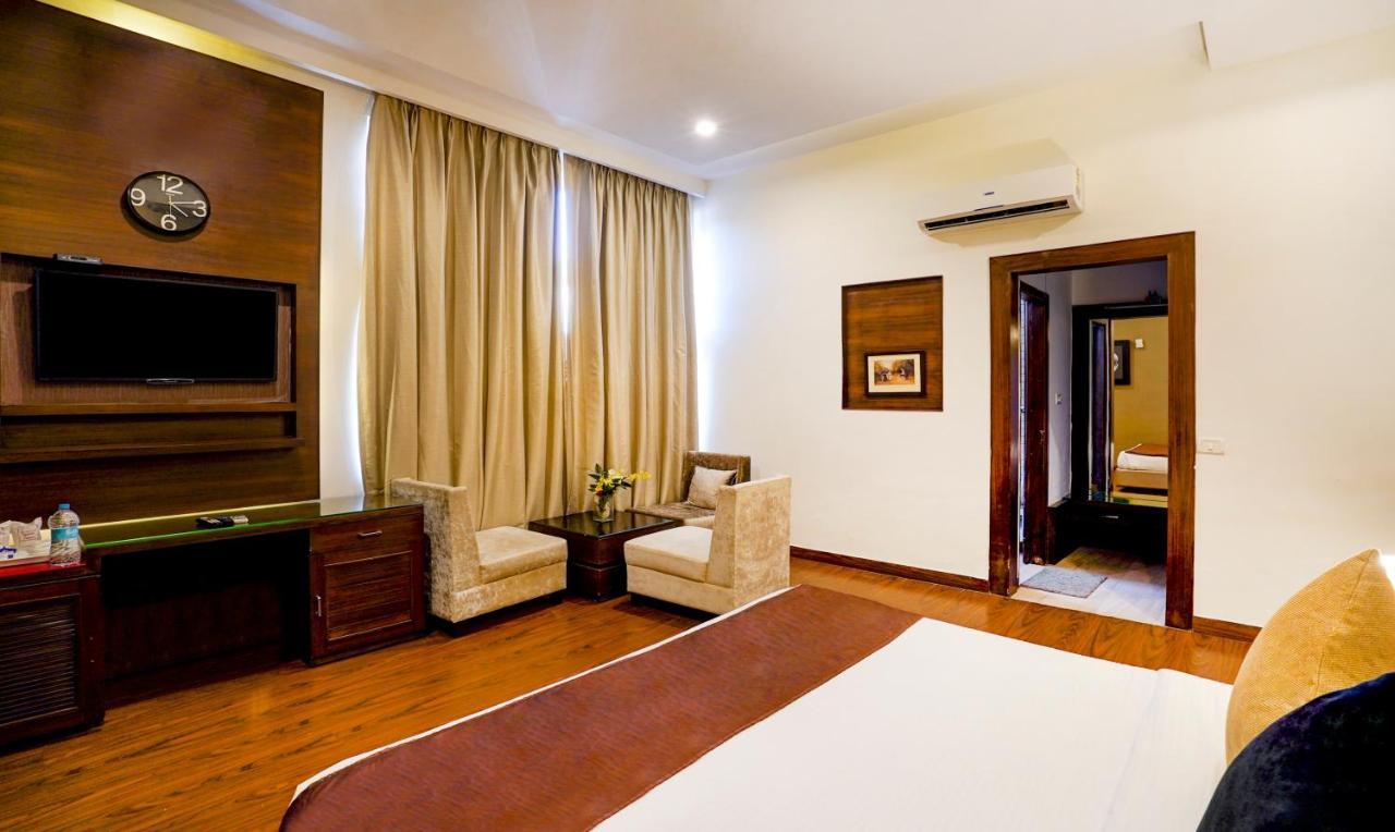 Redwood Resort Панчкула Екстериор снимка