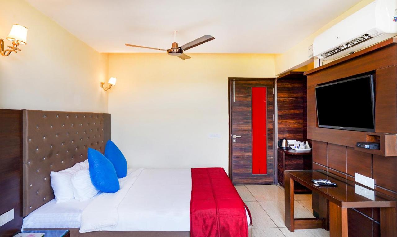 Redwood Resort Панчкула Екстериор снимка