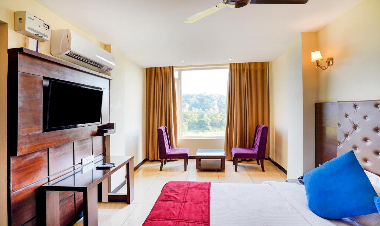 Redwood Resort Панчкула Екстериор снимка