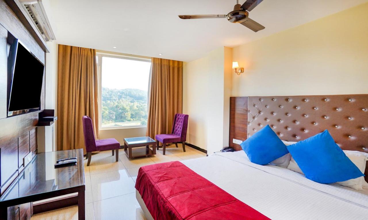 Redwood Resort Панчкула Екстериор снимка