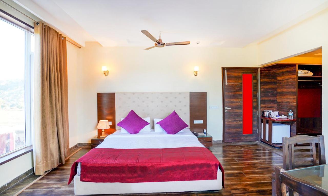 Redwood Resort Панчкула Екстериор снимка