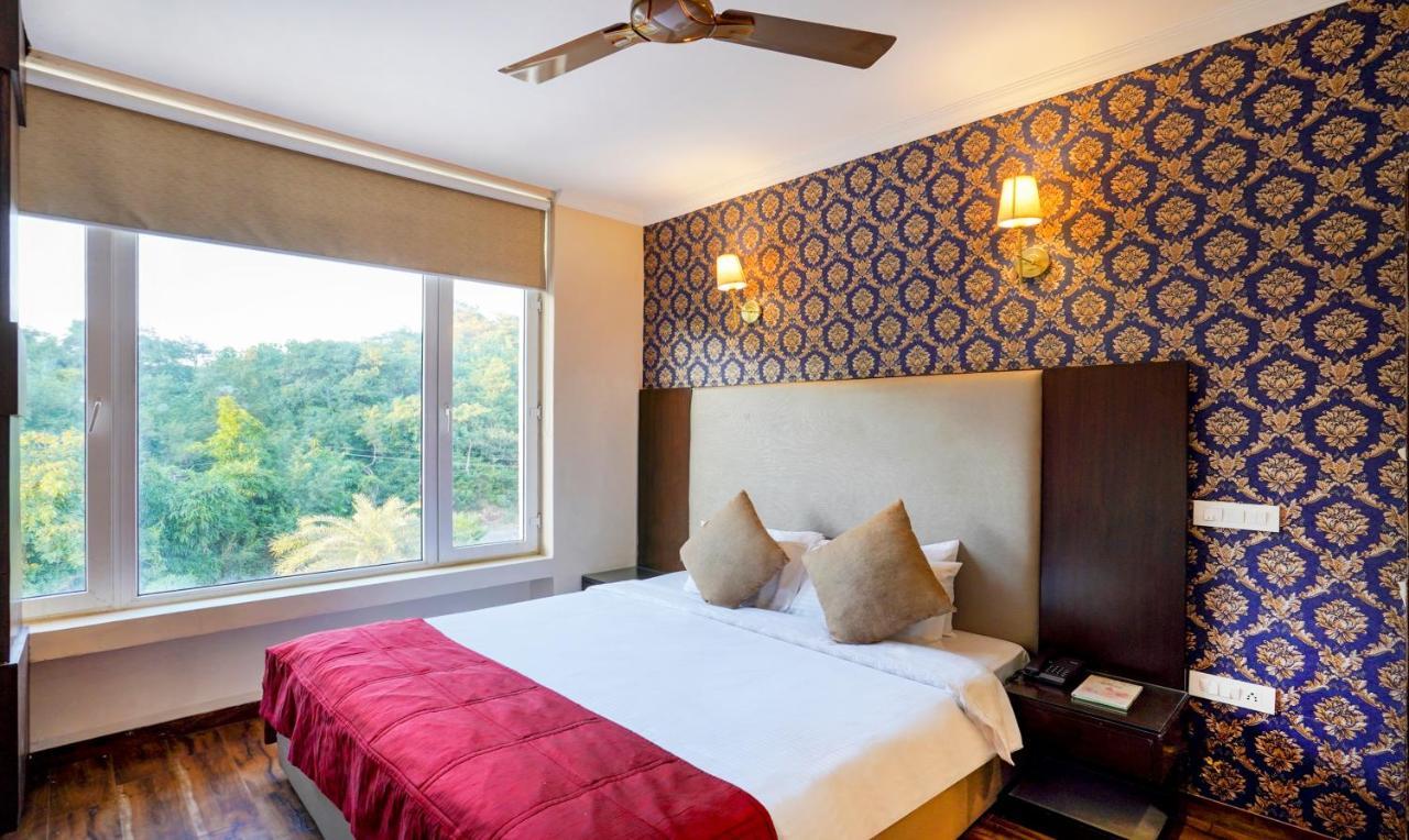 Redwood Resort Панчкула Екстериор снимка
